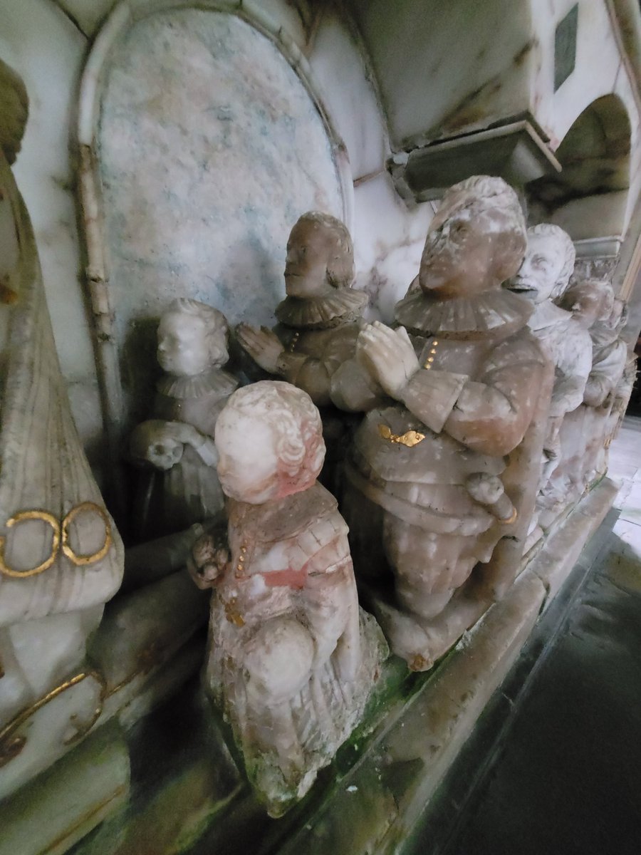 Opposite is his son, another William, with his wife and *seventeen* children! #MementoMoriMonday #Monument @ChurchesFest #LoveLincsChurches. Open again today and one of the absolute highlights of the open churches weekend.