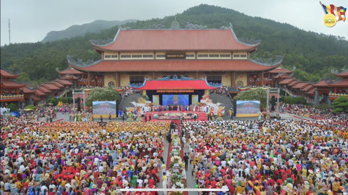 Psanitwong's tweet photo. International Day of #Vesak of Vietnam Buddhist Sangha @ Bavang Pagoda, #Vietnam 🇻🇳 

พิธีฉลองเทศกาลวิสาขบูชา 
วัดบาหว่าง เวียดนาม 
สมเด็จพระสังฆราช, ประธานสงฆ์, ผู้บริหารการคณะสงฆ์ #ศรีลังกา, #ลาว, #บังกลาเทศ, #เนปาล, #เมียนมา, #ภูฏาน, #กัมพูชา, #อินเดีย, #ไทย, #เวียดนาม ร่วมงาน https://t.co/h4uFnrk5JH
