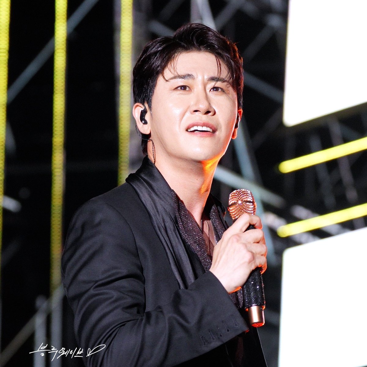 bluewave_tak's tweet photo. 아무것도 안하고 영상 캡쳐만 해도 너무 예뻐....😭
당장 왕자님 나라드려
(230520 대구 막걸리영상 캡쳐) #영탁 https://t.co/cMTbIs9o6p