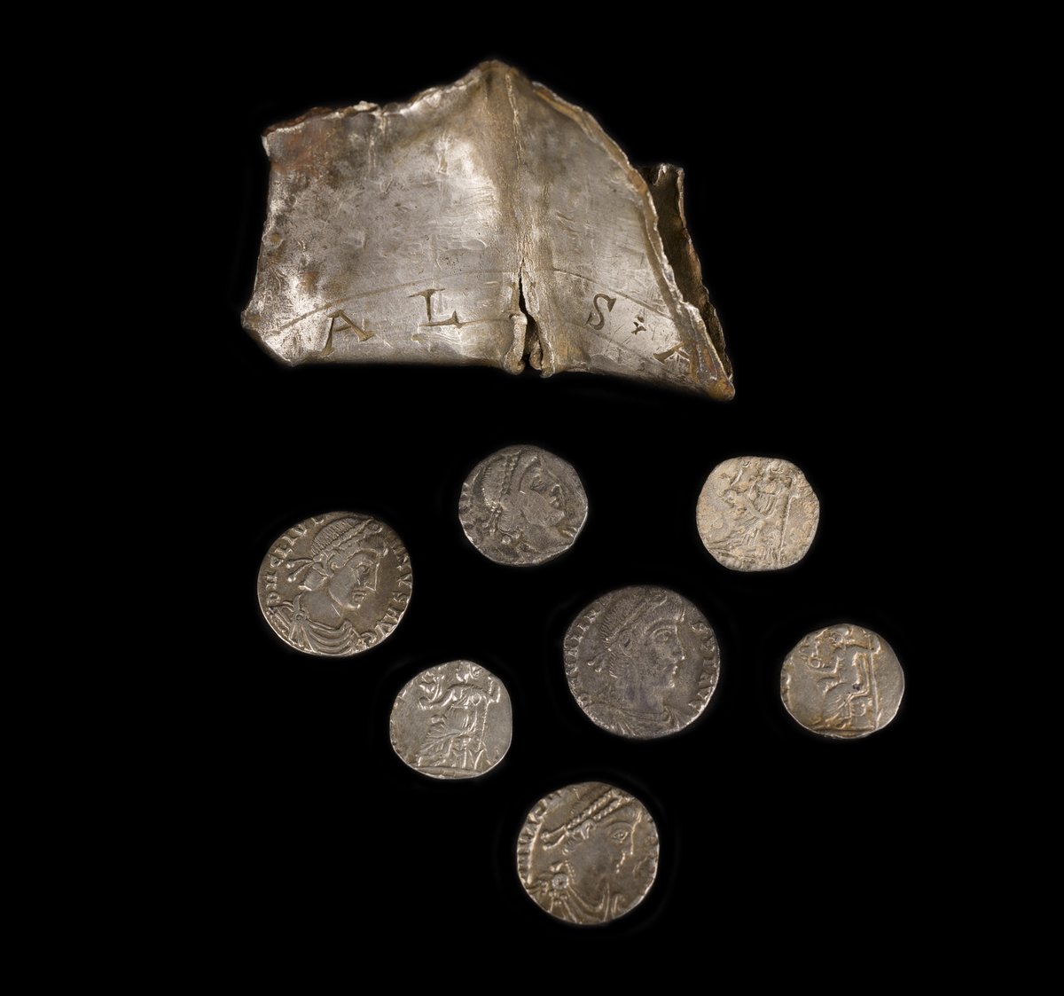 New acquisition alert! We’d love to share our awesome new Roman hoard with you. Thanks to @ArtFund for supporting this amazing acquisition. Find out more about why it’s so cool below...