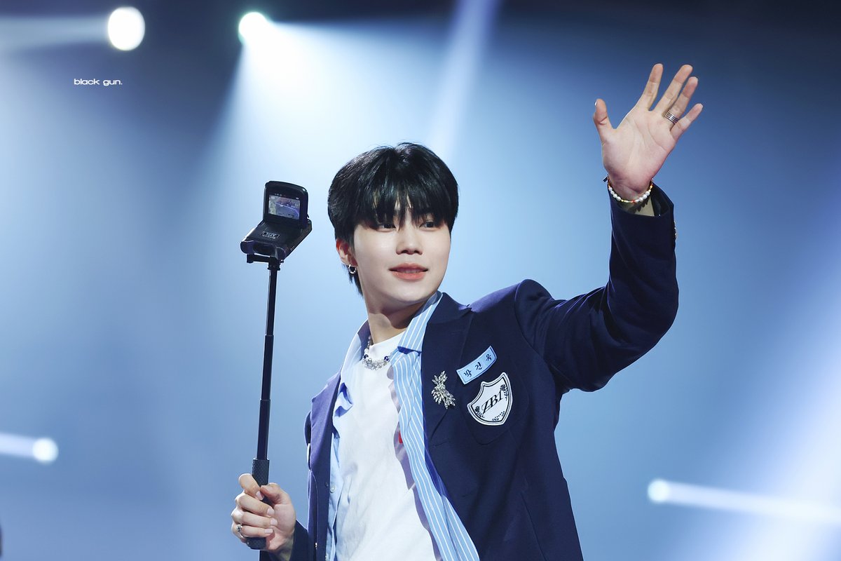 black gun. tweet media