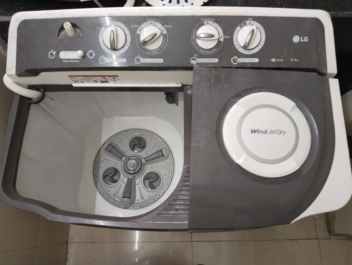 I didn't know even this old washing machine can do all the washing and drying in very less time.🙂🙂