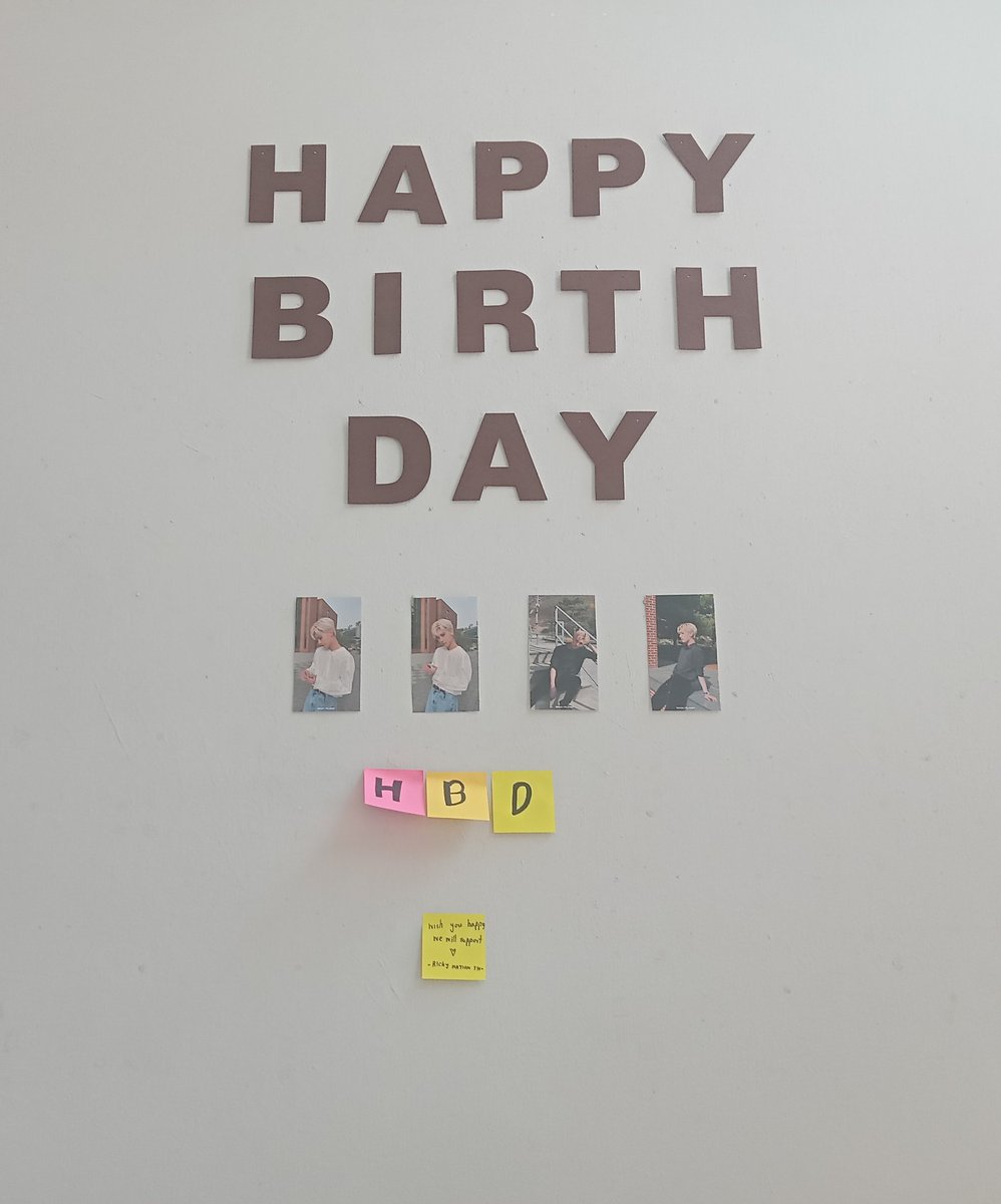 ตอนนี้แอดมินเอาปากกาและโพสอิทมาวางไว้สำหรับเขียนข้อความถึงริคกี้แล้วนะคะ🫶✨

แอบกระซิบว่าแอดมินจะเอาโพสอิทที่เขียนวันนี้ใส่ไปในเมจเสจบุ๊คที่จะส่งให้ริคกี้ในอนาคตด้วย มาเขียนกันเยอะๆนะคะ🩷