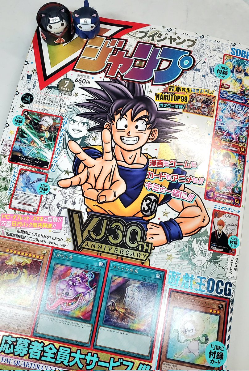 通販で頼んでたVジャン届いた〜!😋きしもっせんせい書き下ろしのポスターとアップで見れる兄弟最高なんですけど!!??😭WEBもいいけど紙に印刷された絵はやはり至高です…!😭😭😭兄さん美しいかっこいいさすけちゃん可愛いかっこいい〜!❤💙