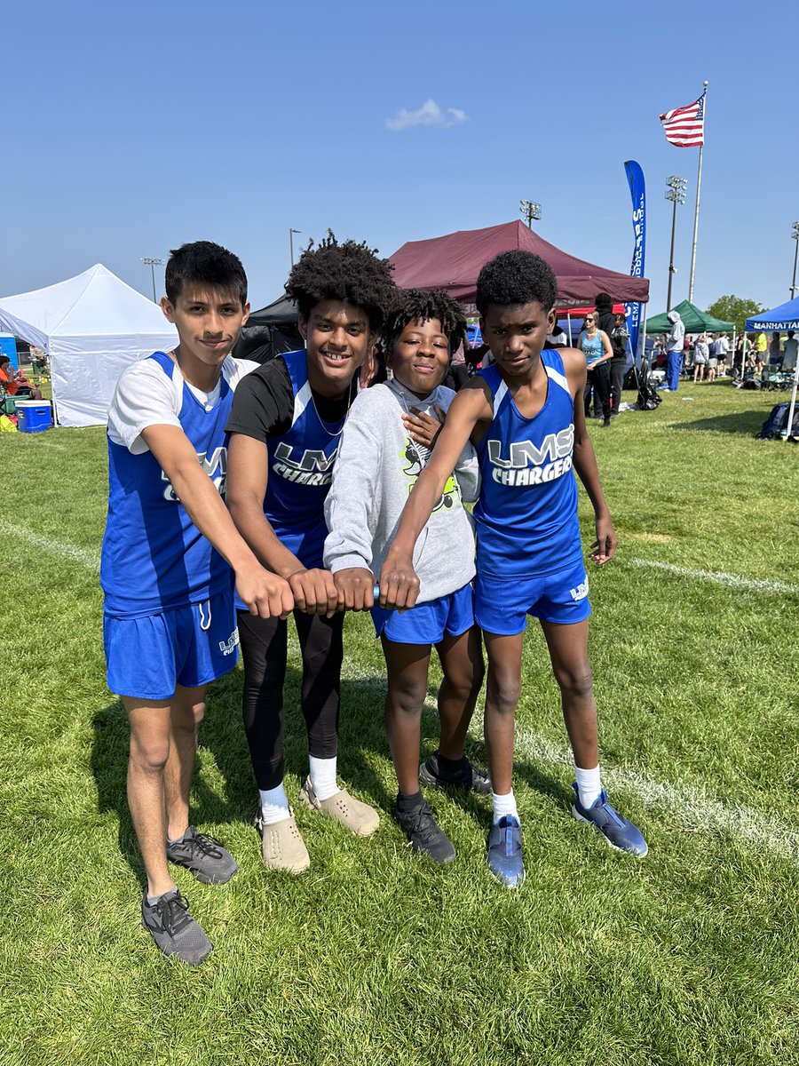 lms_cc_track's tweet image. So incredibly proud of these Chargers and all they have accomplished at the IESA State Finals!
9 State Qualifiers 📣
2 Medals 🏅🏅
3 School Records-800, 200, 4x100 
4 PRs ⭐️⭐️⭐️⭐️ 

Charger Nation is pumped!! ⚡️💙
@D33Leman @WeGoD33 @OsoAyala33 @WeGoAthletics