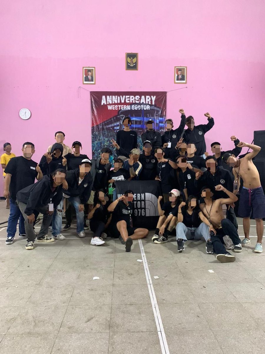 WesternSector's tweet photo. Tak terasa sudah 4 tahun kita berkumpul, 4 tahun kita membersamai kebanggaan kita PSS Sleman. Disini kita telah menjadi keluarga. Terimakasih telah menjadi bagian dari rangkaian perjalanan ini. Bersiaplah untuk hari-hari menjelang dengan gemuruh kian lantang.

#still4live https://t.co/5OifA40C2F