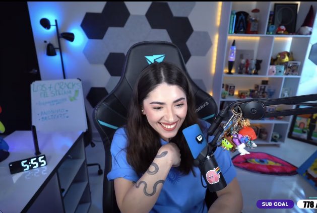 Gracias por el stream de hoy lic, la quiero mucho 💓