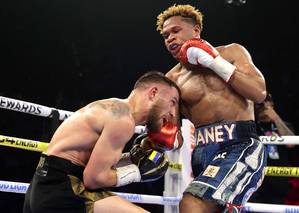 BleacherReport's tweet image. DEVIN HANEY BEATS LOMACHENKO BY UNANIMOUS DECISION 😤