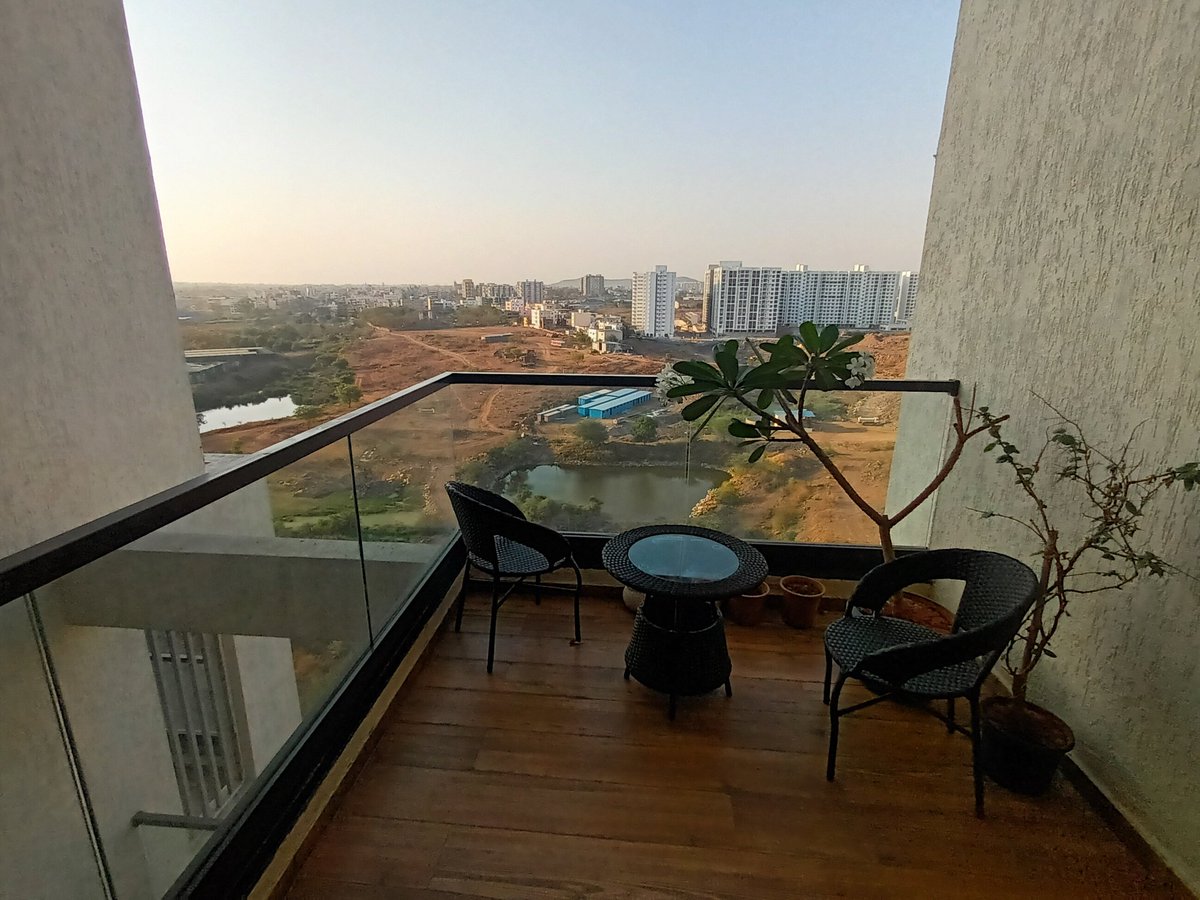 MehulThakkar_'s tweet photo. #recentvisit: Pune homes are incomplete without a balcony or terrace, they say... Good luck to the developer who constructs apartments in Pune without a balcony or open terrace, a leading developer told me during a recent visit. #Pune #balcony #RealEstate https://t.co/hgIxkSxVqM