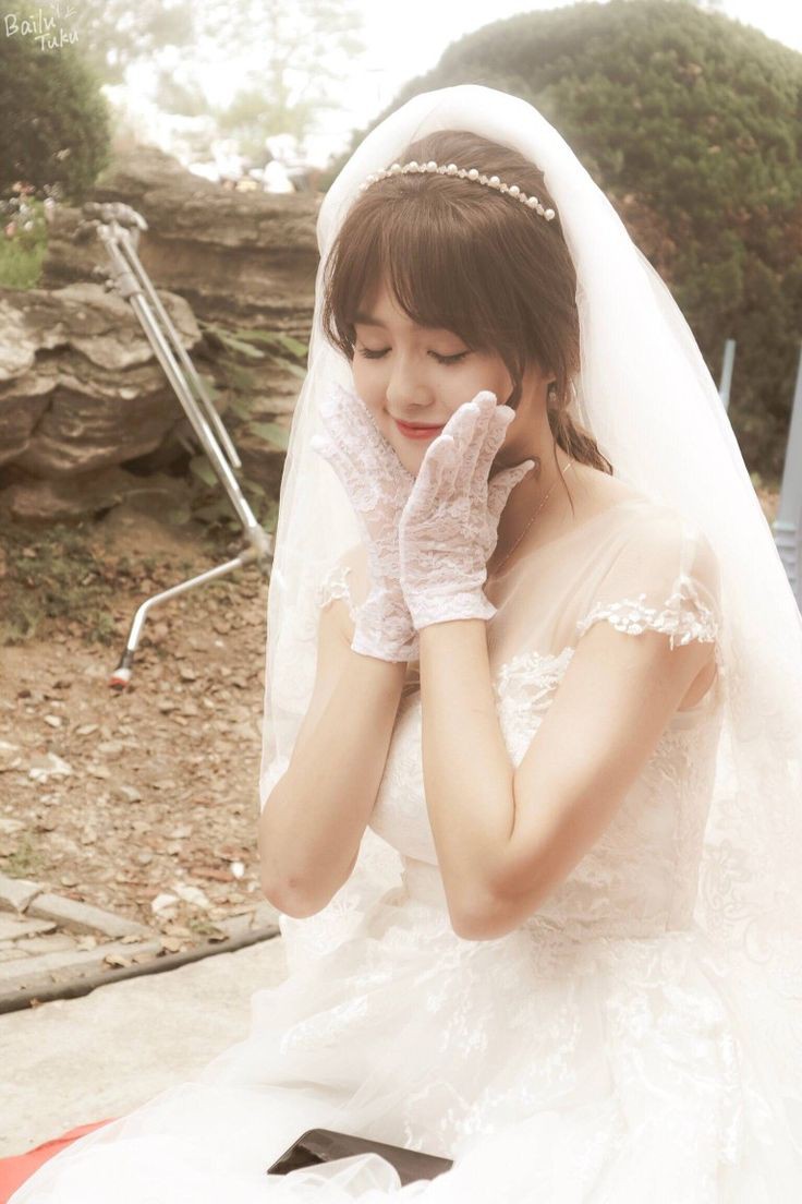 Sehna_rhmh's tweet photo. Wedding dress #BaiLu
#XingYun
#LuckyFirstLove https://t.co/r3MXB3QB21