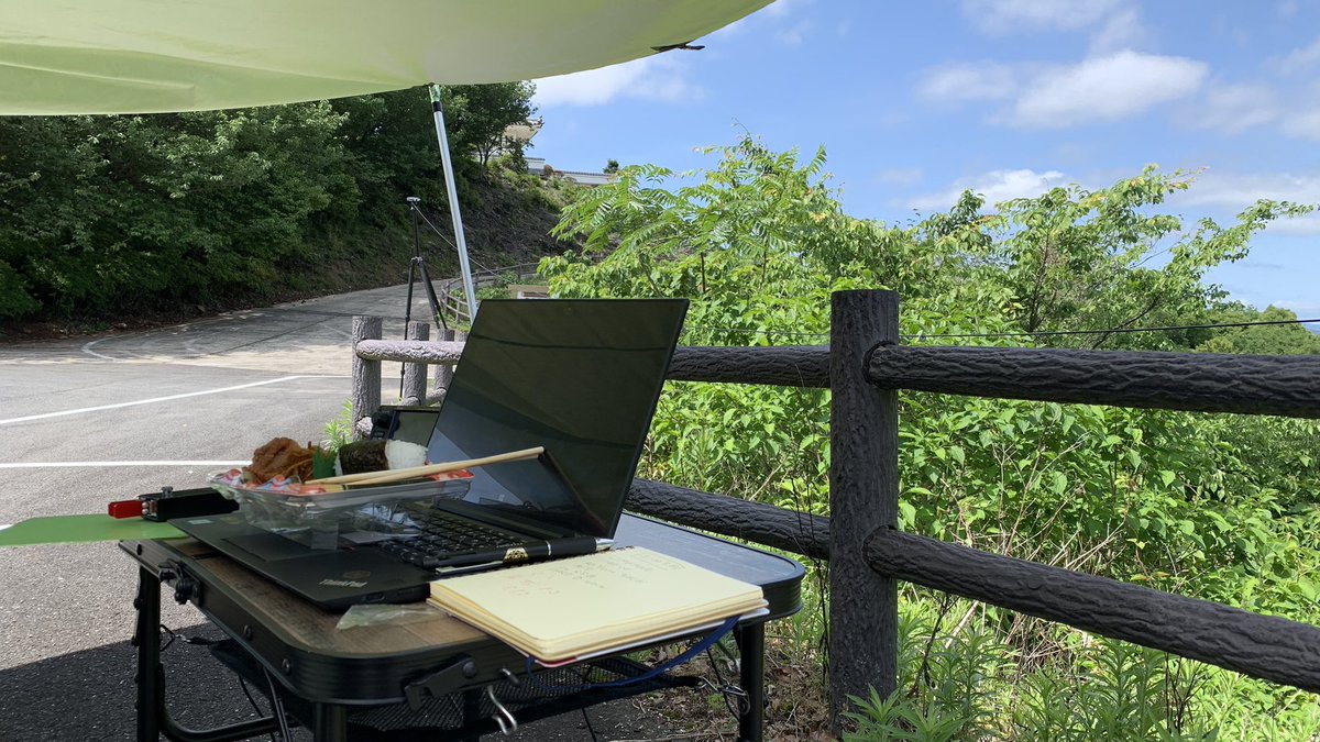 jj1vnv's tweet photo. 見晴らしの良い展望台駐車場にて。
パイルの後の遅お昼中…の画😋 https://t.co/L4veneFmE4
