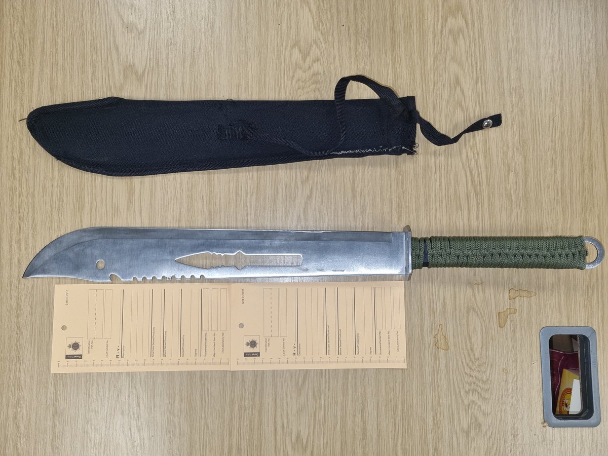 PDFranky's tweet image. Busy couple of night shifts attending missing persons, vehicle crime, theft, and incidents of violence. With the help of CCTV, this 🔪 was located after one of the incidents. Thankfully, one more off the streets now. #knifecrime #policework #policedog