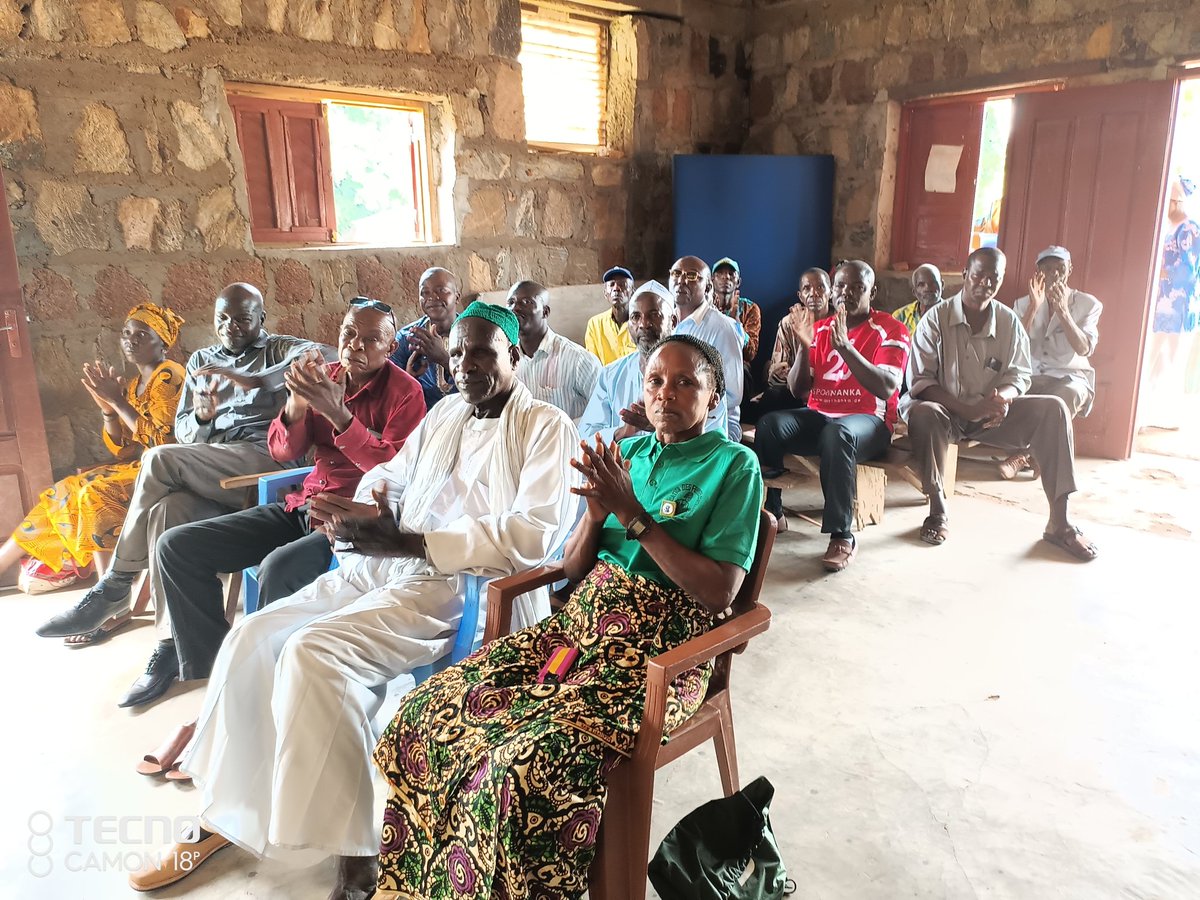 #Sam_Ouandja dans la Haute Kotto va bientôt renouer  avec sa #radio_communautaire #Méla après un long silence radio.
@RMCC sur financement de la @MINUSCA forme les membres du #Conseil_d_Administration. S'en suivra l'installation des équipements et la formation des journalistes.