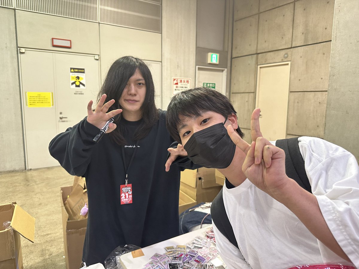 ヤバイTシャツ屋さんのこやまさんと…！！！！！！！ https://t.co/r6cyFgUraE