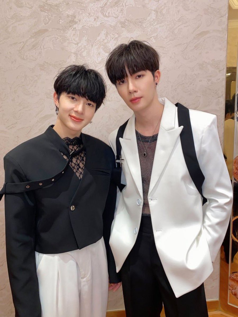 NormalMomm's tweet photo. ส่งกำใจให้ทั้งคู่เยย 😘🥰 #ZeeNuNew与你随行签名会 #Nunew #ZeePruk https://t.co/3lwnY6v2Gu