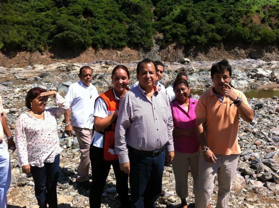 conchmurillo's tweet photo. Son innumerables los actos, las acciones y todo lo que usted hizo por mi, por mi familia, que no acabaría de enumerarlas, sobre todo cuando mi hija tuvo ese virus mortal del cual se pudo salvar. Estuvo siempre, siempre para todos nosotros. DEP @LuisWalton https://t.co/dpse9sQMyq