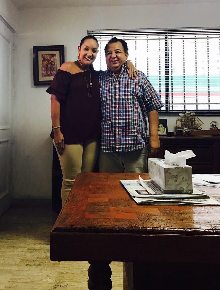 conchmurillo's tweet photo. Lo quiero mucho Licenciado, me duele en el alma, pedí a Dios con todas mis fuerzas que un hombre tan bueno como ud, nos acompañara muchos años más. Se que estará en un lugar mejor, abrazo con todo mi corazón a sus hijos, a sus amigos, y a colaboradores tan cercanos como @magdacd https://t.co/hcy74OZbo4