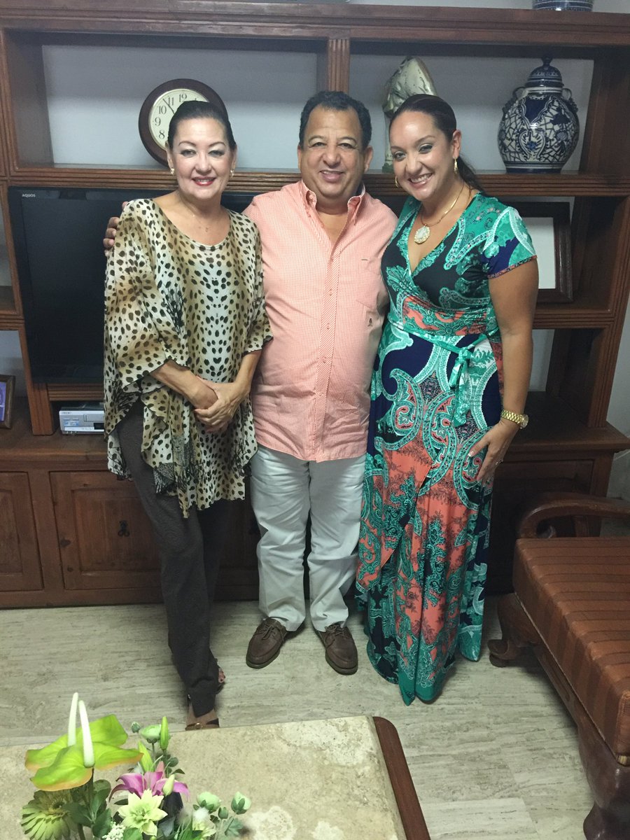 conchmurillo's tweet photo. Luz en su camino @LuisWalton 🙏🏻❤️🫶el mejor ser humano! El mejor jefe! El mejor padrino! El mejor amigo! El mejor, me duele mucho su partida 😞 https://t.co/MEtILXwJgL