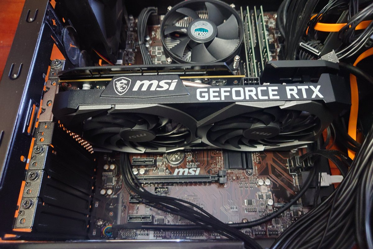 kimi_mk2's tweet photo. PCパワーアップ完了なーり。
m.2SSDにクローン作るのうまく行かなくて時間かかったけども無事に解決。
GPUも交換してばっちり。
心配してた電源の容量問題も今のところ大丈夫そう😙
PCの起動は5秒速くなりました💦
DaVinci Resolveで4K動画編集してもカクカクが無くなりました。
#RTX3050 #SN770 https://t.co/tLlqqdrS9H