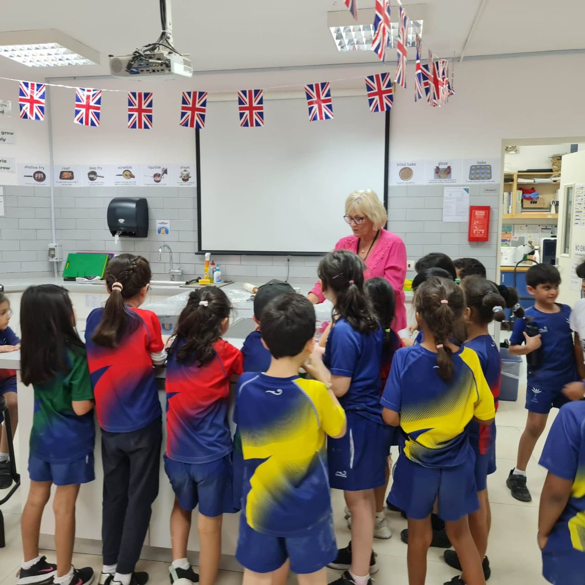 BISRCreates's tweet photo. #DTFood collaborated with #BiSRYearTWO for a “make your own pizza” session as part of the activities for their sleepover. #CookingwithMsWheeler #BISRCreates #BISRalHamra #BISRiyadh #BISRPrimary https://t.co/5KFqff9ktQ