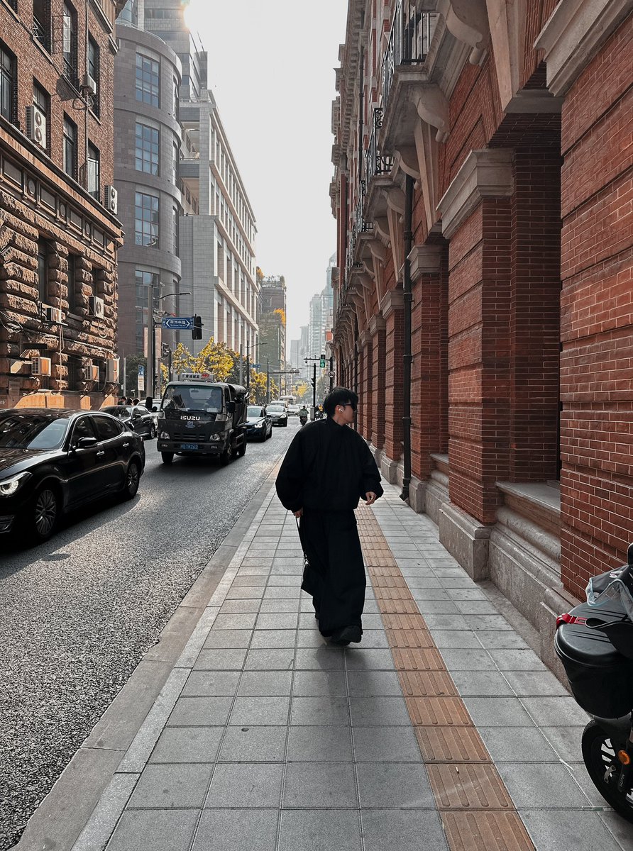 OOTD | Balenciaga to all black 😎

#ootd #ootdfashion #style #styleblogger #styleinspiration #fashion #fashionblogger #fashionstyle #streetstyle #instadaily #instafashion #instalike #instafashion #instagram #trend #trending2023