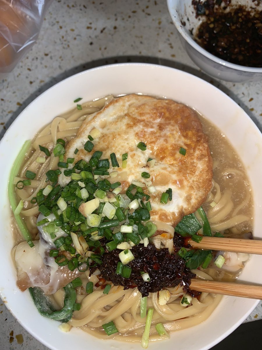 放心各位老公，没有浪费食材摆拍，面已经吃掉了 https://t.co/Zi78ZsttUy