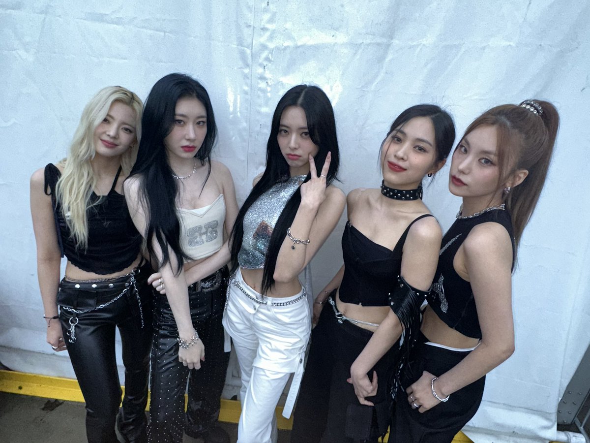 ITZY tweet media
