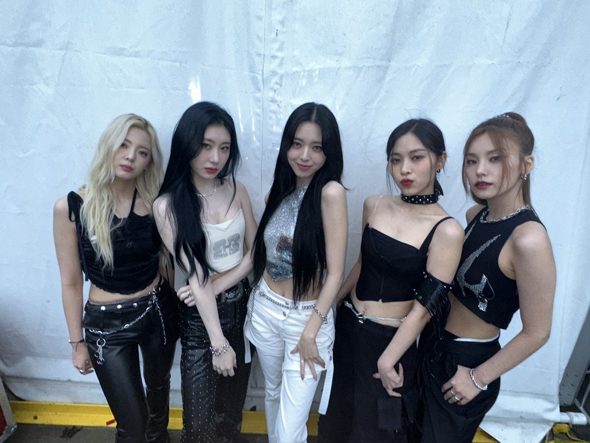 ITZY tweet media