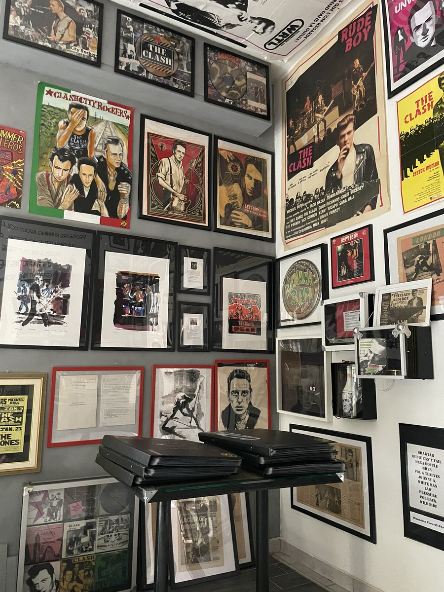 maryhillmagyars's tweet photo. A 3rd visit yesterday to this great little cafe bar in #sedriano just outside #milan with the most amazing #TheClash memorabilia First person to get to sign one of cases as well ! https://t.co/7V97JJrbTh