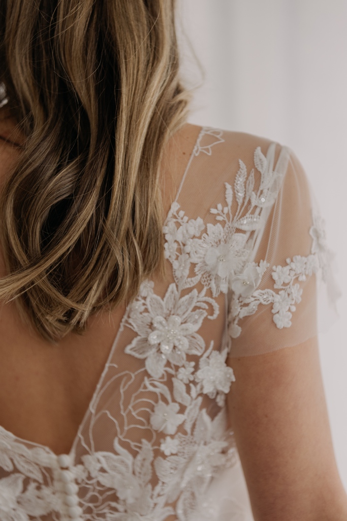 The 'Luella' dress is a stunning fitted gown that's all about embracing modern botanical beauty. The intricate embroidery and embellished florals are breathtaking detail.

#2024bride #modernbride #chicbride #contemporarybride