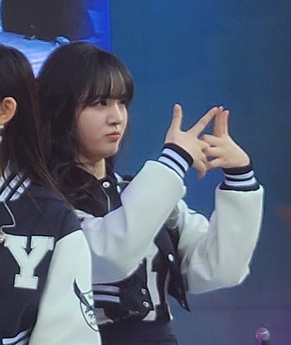 lizpicz's tweet photo. i need an explanation 😭 https://t.co/TU5NwhYoCG