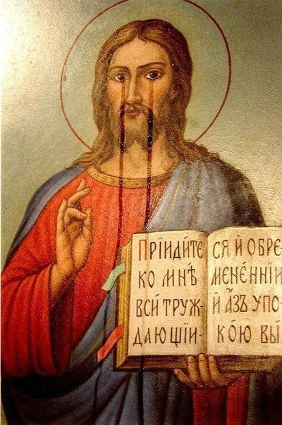 Почему и как плачут иконы?

Чаще всего иконы плачут тогда, когда в них со стороны задней стенки просверлены каналы. По этим каналам «слёзы» и поступают из специальных (скрытых от постороннего взгляда) сосудов к месту своего выхода «на свет божий». Иногда слёзы текут не из глаз