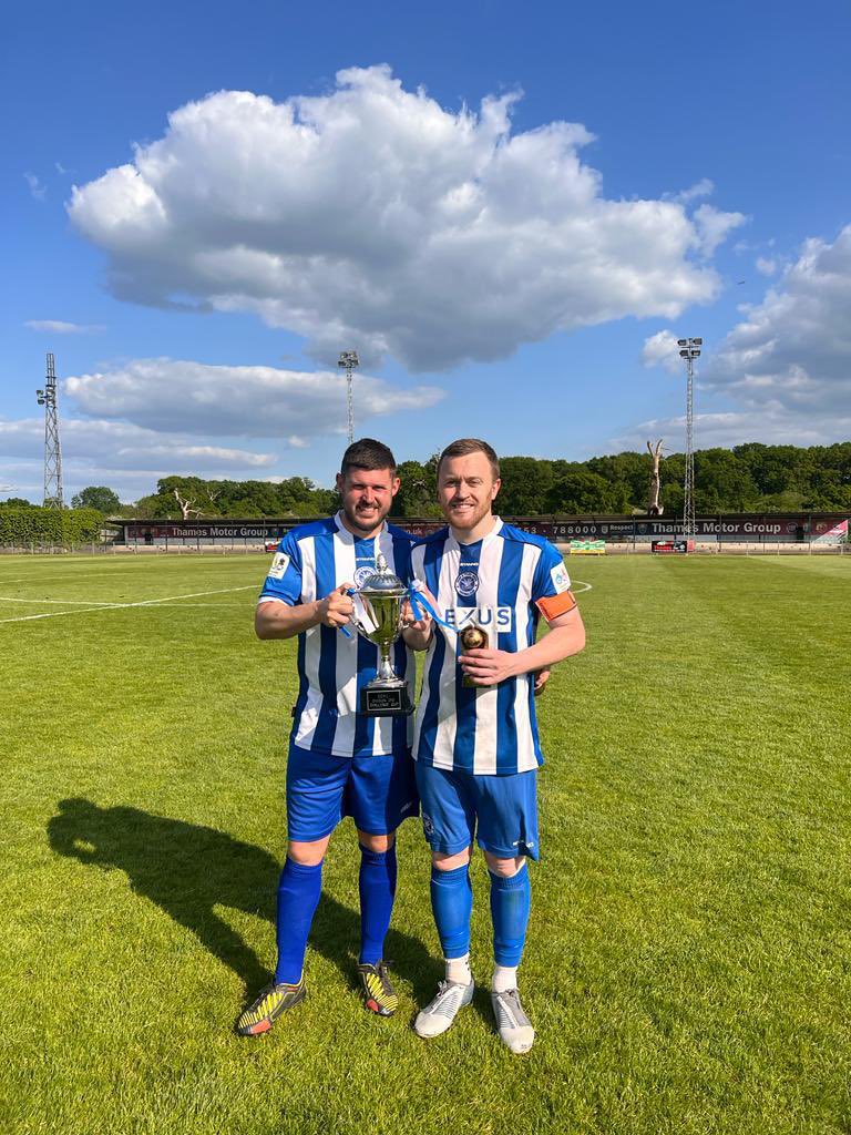 deano1088's tweet image. Been waiting a long time for this one @gary_lines 🏆 always nice to win a trophy but to win one with a best mate tops it all