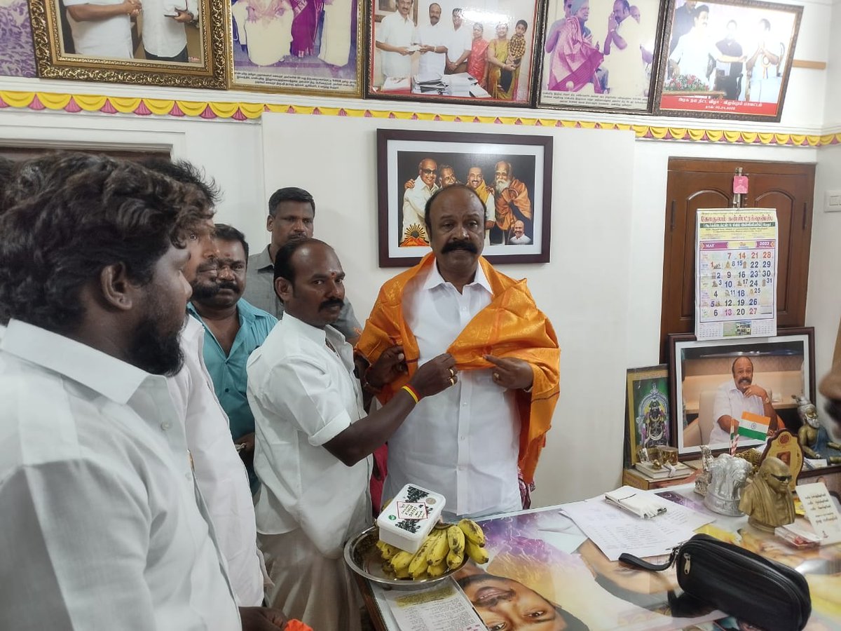 KksKarthick's tweet photo. திருப்பத்தூரில் ஏற்பாடு செய்யபட்டுள்ள சதயவிழாவிற்க்கு திருப்பத்தூர் சட்டமன்ற தொகுதி MLA மற்றும் அமைச்சருமான @OfficeOfKRP அவர்களை நேரில் சந்தித்து சிவகங்கை மாவட்ட வீர முத்தரையர் முன்னேற்ற சங்க பொருப்பாளர்கள் அழைப்பு வைத்தனர்..! 
#முத்தரையர்_சதயவிழா 
@KKSelvakumaroff @gurumanikks https://t.co/OBmShWKo5k