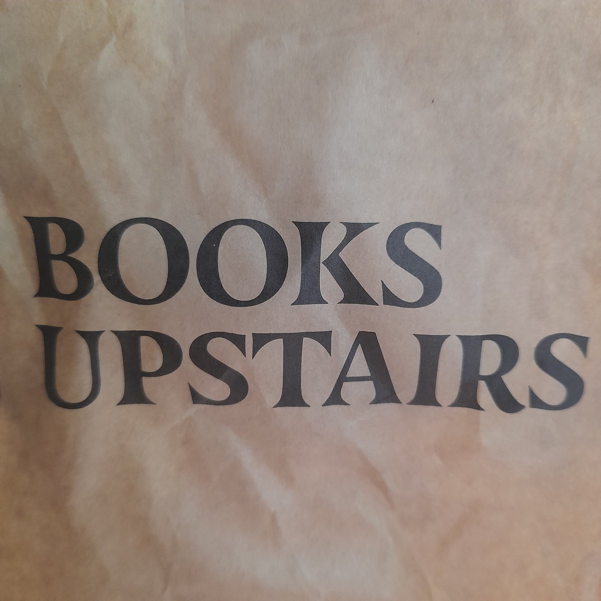 carmelennis1's tweet photo. @SoniaOverall @SoniaOverall #DistanceDrift #Glasnevin #backroom #boxroom World upside down. Retreated to bed with #moveintolife #aboxofcards #knausgaard #bethchatto #sandrareeve https://t.co/xo58cmIGvw