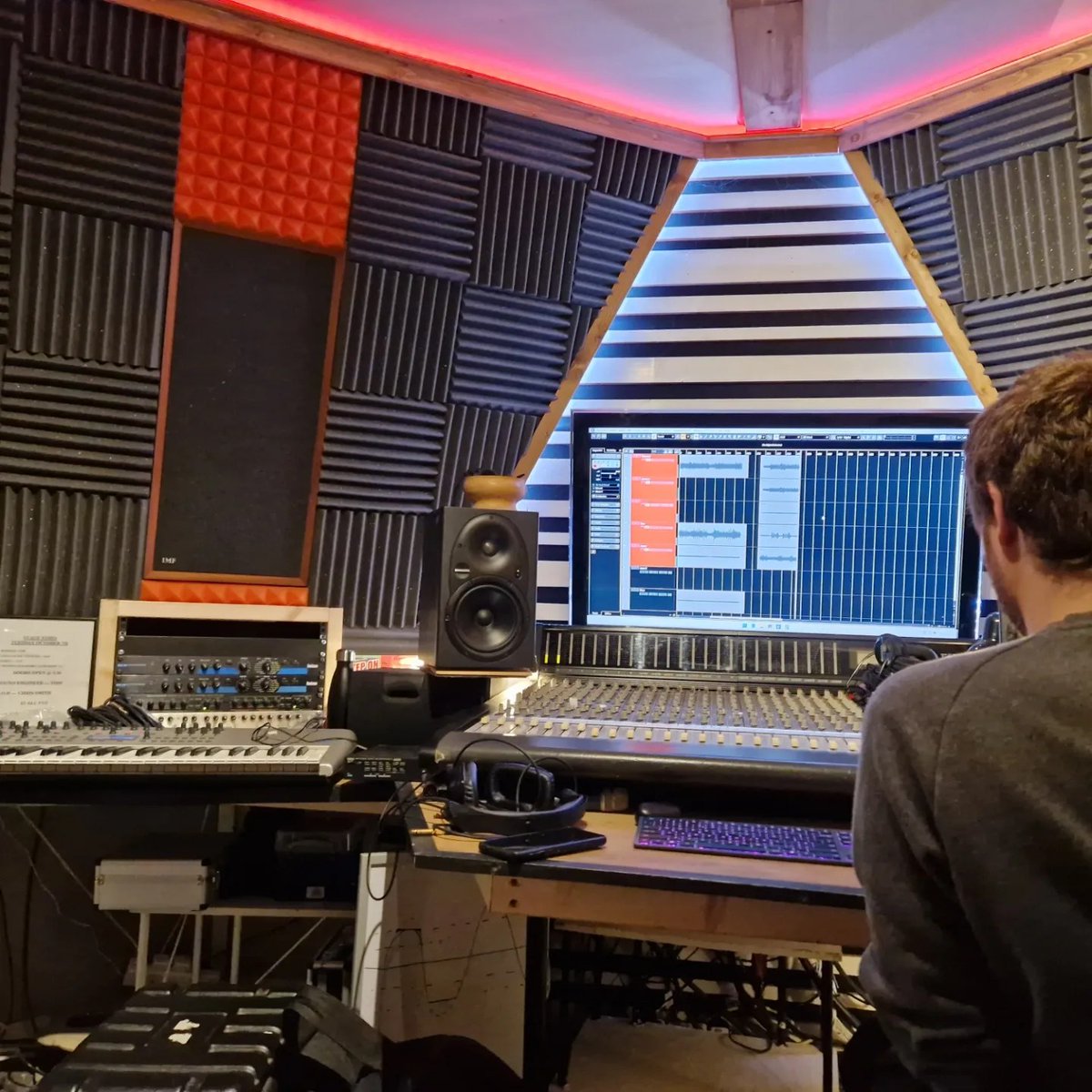 kath auto (@kathauto) on Twitter photo Great fun yesterday recording our latest tracks '1441 Redux', 'Persephone' & 'Scissors' at <a href="/MakeNoiseStudio/">Make Noise Studios</a> Thanks to sound engineer Dylan & our wonderful backing singers!! @JasonQuinsey <a href="/JulianCrockford/">Julian Crockford💙</a> k a x Great fun yesterday recording our latest tracks '1441 Redux', 'Persephone' & 'Scissors' at <a href="/MakeNoiseStudio/">Make Noise Studios</a> Thanks to sound engineer Dylan & our wonderful backing singers!! @JasonQuinsey <a href="/JulianCrockford/">Julian Crockford💙</a> k a x