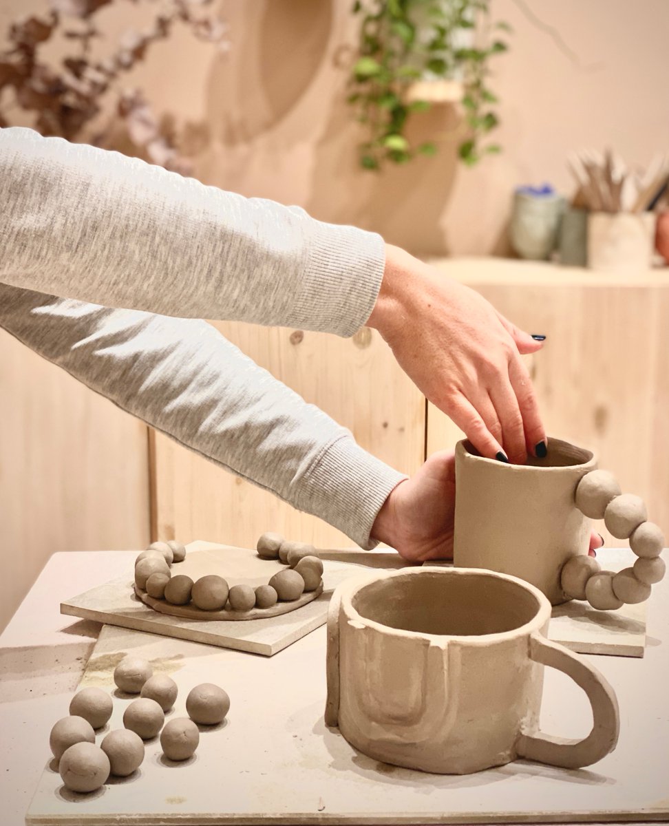 BatterseaPwrStn's tweet image. Feeling crafty? @artotel and local pottery studio Muni have teamed up to offer you a clay-tastic schedule of weekly pottery classes in the art’otel studio, open to everyone! 🎨

Find out more &amp;gt; bpwrstn.com/artotel-pottery

#BatterseaPowerStation #PotteryClasses #MuniLondon