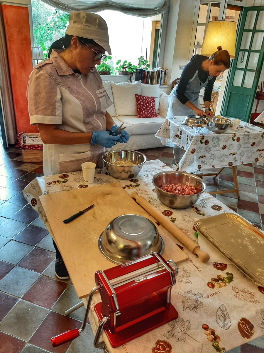 ScuolaDiPasta's tweet photo. Laboratorio di #Panadas in corso a #Cagliari #handmadepasta #pastaclass
L'isola che vorrei
Il Giardino del Balice
#Sardegna #Sardinia #Sardinien #Sardaigne #pastaclass #cookingclass #cucina https://t.co/mklCSH5t8B