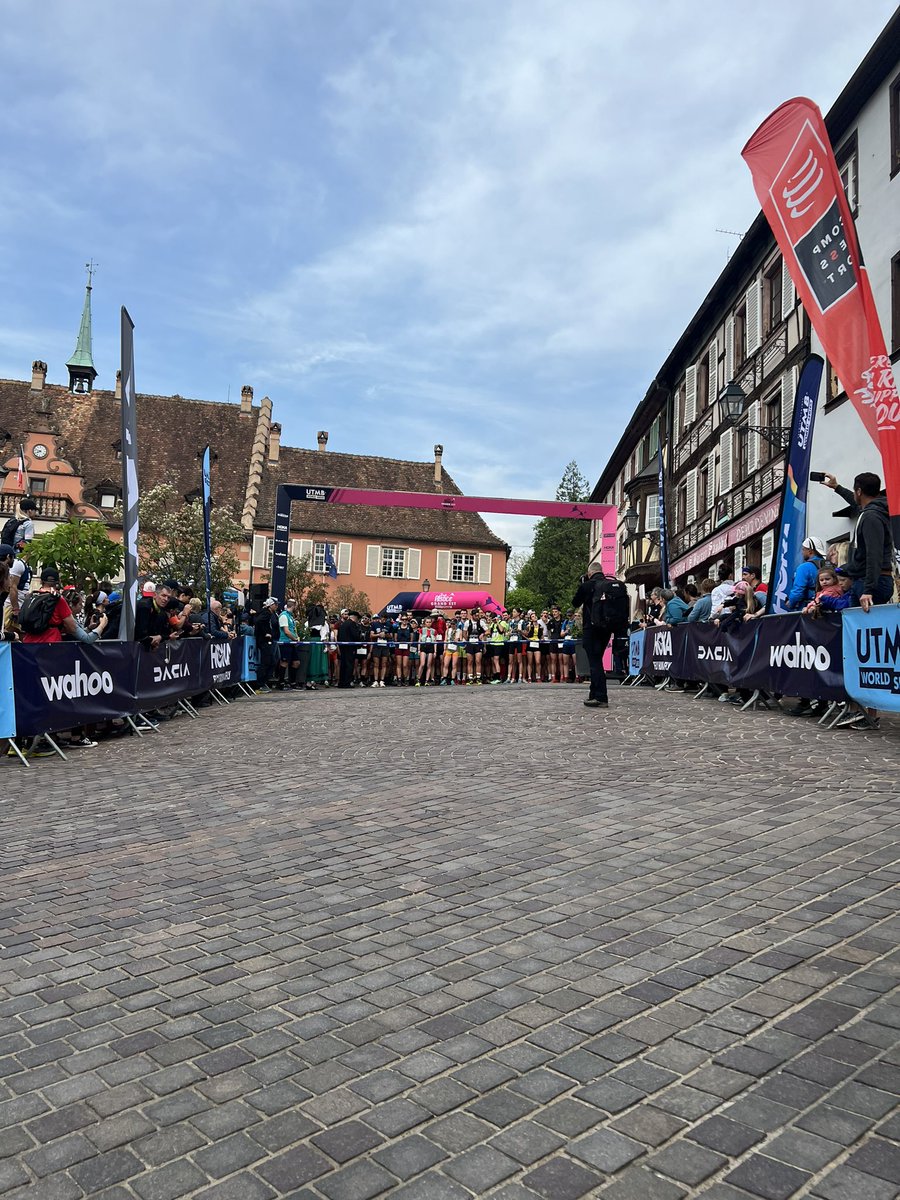 toutelalsace's tweet photo. Top départ du Trail des Pèlerins du #TRAILALSACEGRANDESTBYUTMB à #Barr : 34km, 1280m dénivelé+ 🏃‍♂️

Bonne chance à tous et à nos 15 agents en course de l’#EquipeElsass ! #UTMBLIVE https://t.co/srjIXIH7Ja
