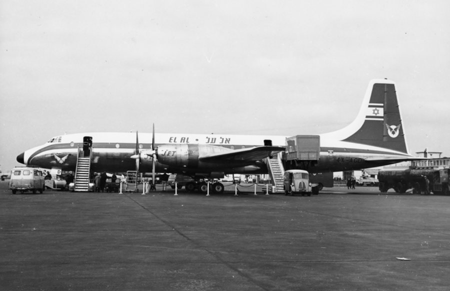 F_ZIHK's tweet photo. W nocy z 20/21.05.1960 z portu lotniczego #Buenos_Aires_Ezeiza, wystartował do #Izraela samolot linii EL Al Bristol Britannia 312 4X-AGB z katem A.Eichmannem na pokładzie... https://t.co/pIfmlPpRGj