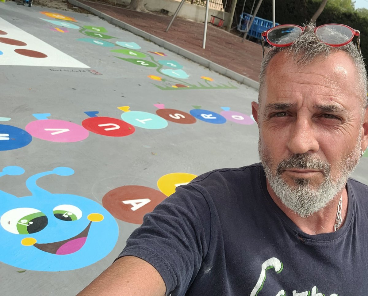 Juegos infantiles en Centro Social 'Matola (Elche)' #juegosinfantiles #jocsinfantils #sambori #rayuela #twister #3enraya #gusano #gusanoalfabetico #pintura #handmade #arte #art #color #colour #elche #elx #alicante #alacant #comunidadvalenciana #comunitatvalenciana #colegios