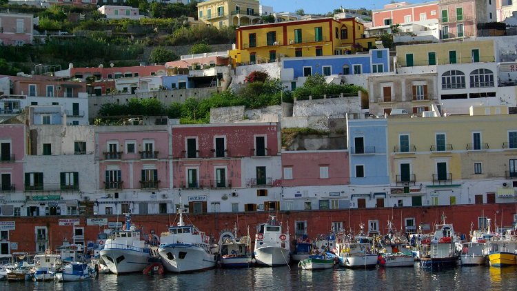CiaoNico's tweet photo. #Ponza: #Trauminsel im #Mittelmeer vor den Toren Roms👉https://t.co/8JBpWFUgcJ @visit_lazio @FaroGuardia @visitponza @SonoitaliaInfo https://t.co/hxoX4pKAW9