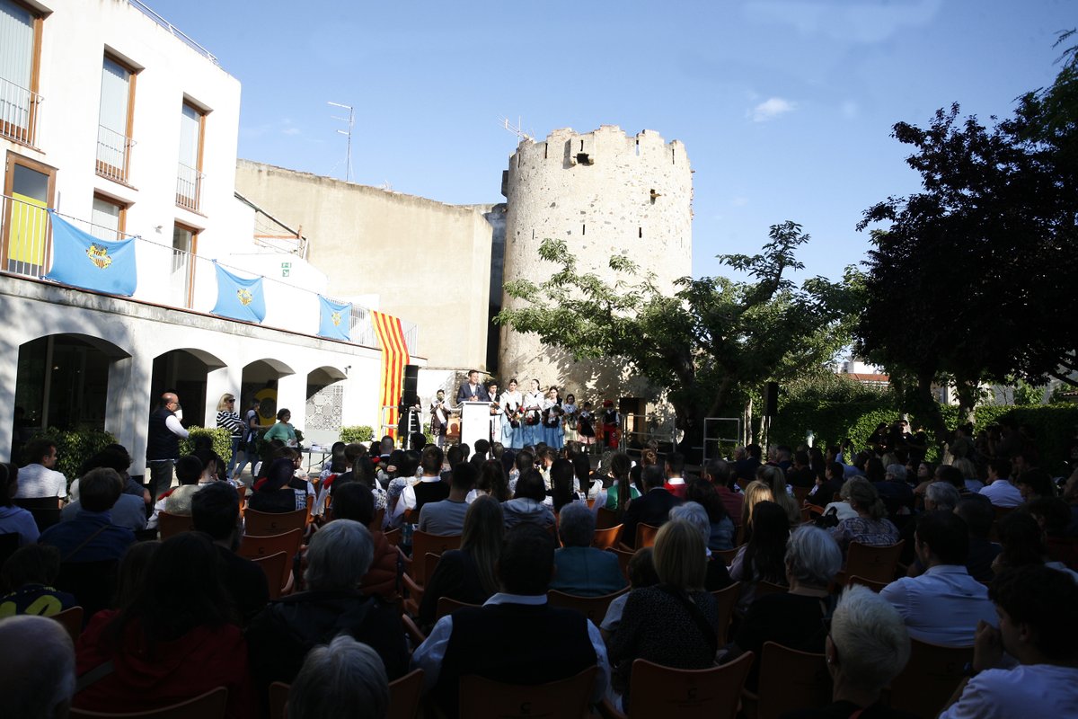 ajcambrils's tweet photo. FESTES | 📅 La Torre del Llimó de #Cambrils va acollir ahir l'elecció de la Pubilla, Hereu, damisel·les i fadrins per al 2023-2024, un esdeveniment potenciat amb una cerimònia pròpia. 

L'acte va comptar amb l’assistència de representació del pubillatge nacional. https://t.co/pVlp8m0FJM