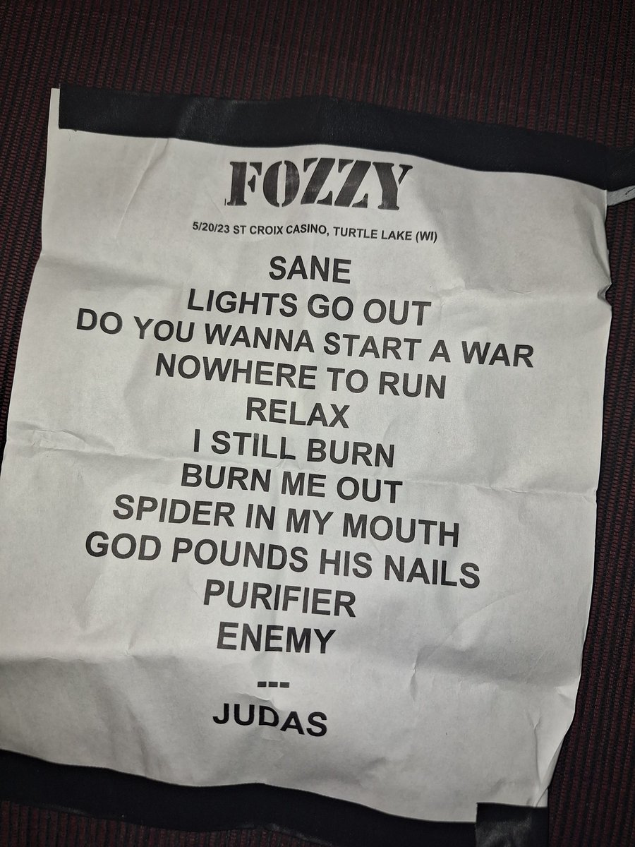 Managed to snag a set list and my first @FOZZYROCK concert is a total f*ckin' success!! Thank you @IAmJericho!! I can't believe it took me so long, but it was so worth the wait!! 🤘😎 #NowhereToRun #NextTimeImGoingVIP #ComeToMinnesota