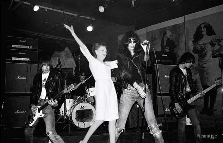 That time in New York when the Ramones were joined on stage by Judy Garland mega rare photograph by Mickey Deans💥📸