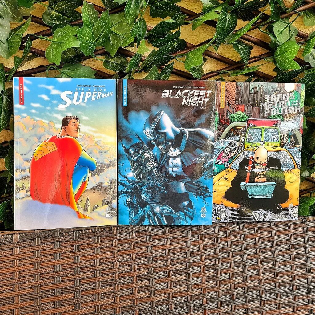 computer_slave's tweet photo. Arrivage #comics du weekend :
Nouvelle fournée de la collection #UrbanNomad de chez @UrbanComics avec
- #Allstar #Superman de @grant.morrison et @frankquitelyofficial
- #BlackestKnight Tome 1 de #geoffjones @ivanreisart et @thedougmahnke
- #Transmetropitan Année 4 de… https://t.co/VJXcRNLxbw