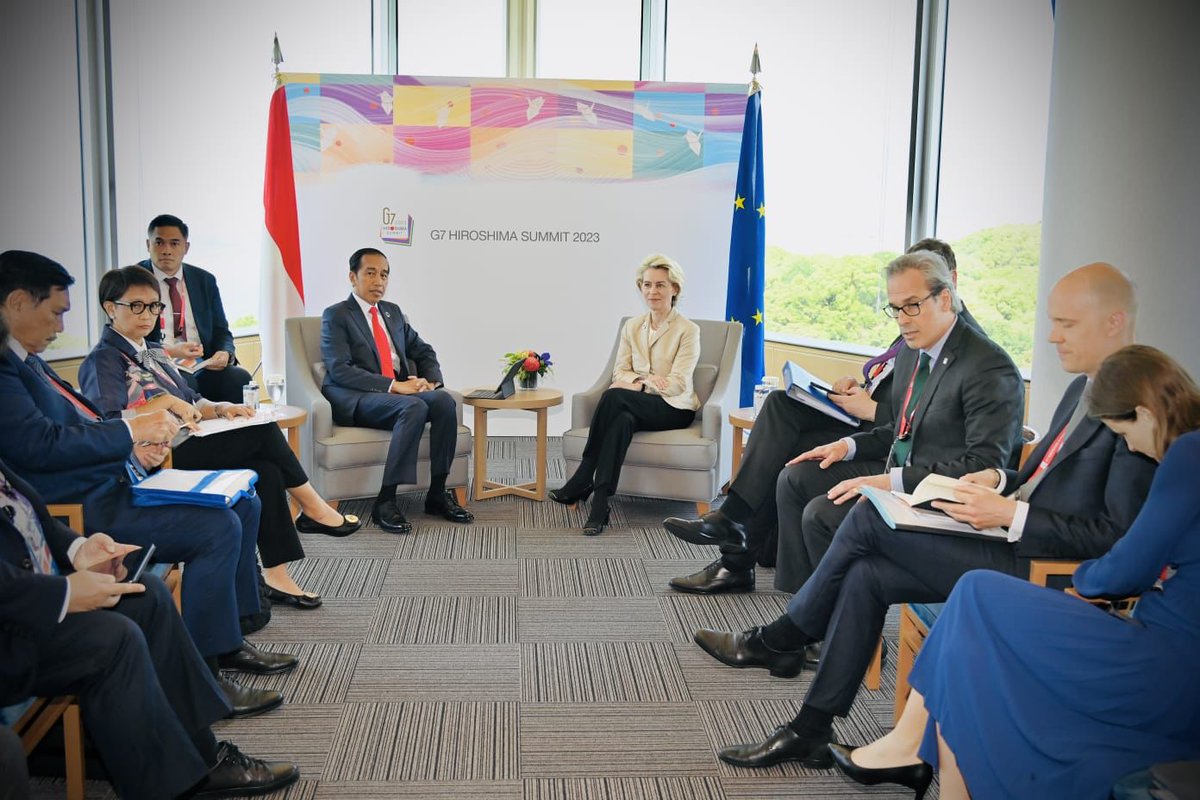 WarasBareng's tweet photo. #RT @jokowi: Pertemuan bilateral dengan Presiden Komisi Uni Eropa Ursula von der Leyen di Hiroshima, siang ini.

Kami memiliki pandangan yang sama mengenai pentingnya negosiasi terkait Indonesia-European Union (EU) Comprehensive Economic Partnership Agre… https://t.co/GnL9Jry1U7