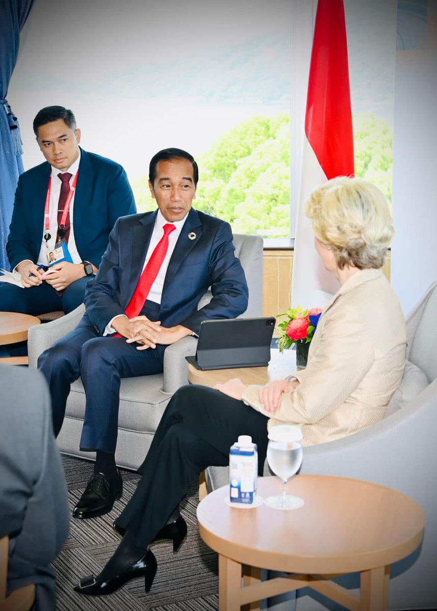 WarasBareng's tweet photo. #RT @jokowi: Terhadap regulasi deforestasi UE, sejak awal pembahasan Indonesia telah menyampaikan keberatan, karena dapat menghambat perdagangan dan merugikan petani kecil di Indonesia. Laju deforestasi Indonesia 2019-2020 telah turun 75% menjadi 115 rib… https://t.co/TEBdAZJJPp