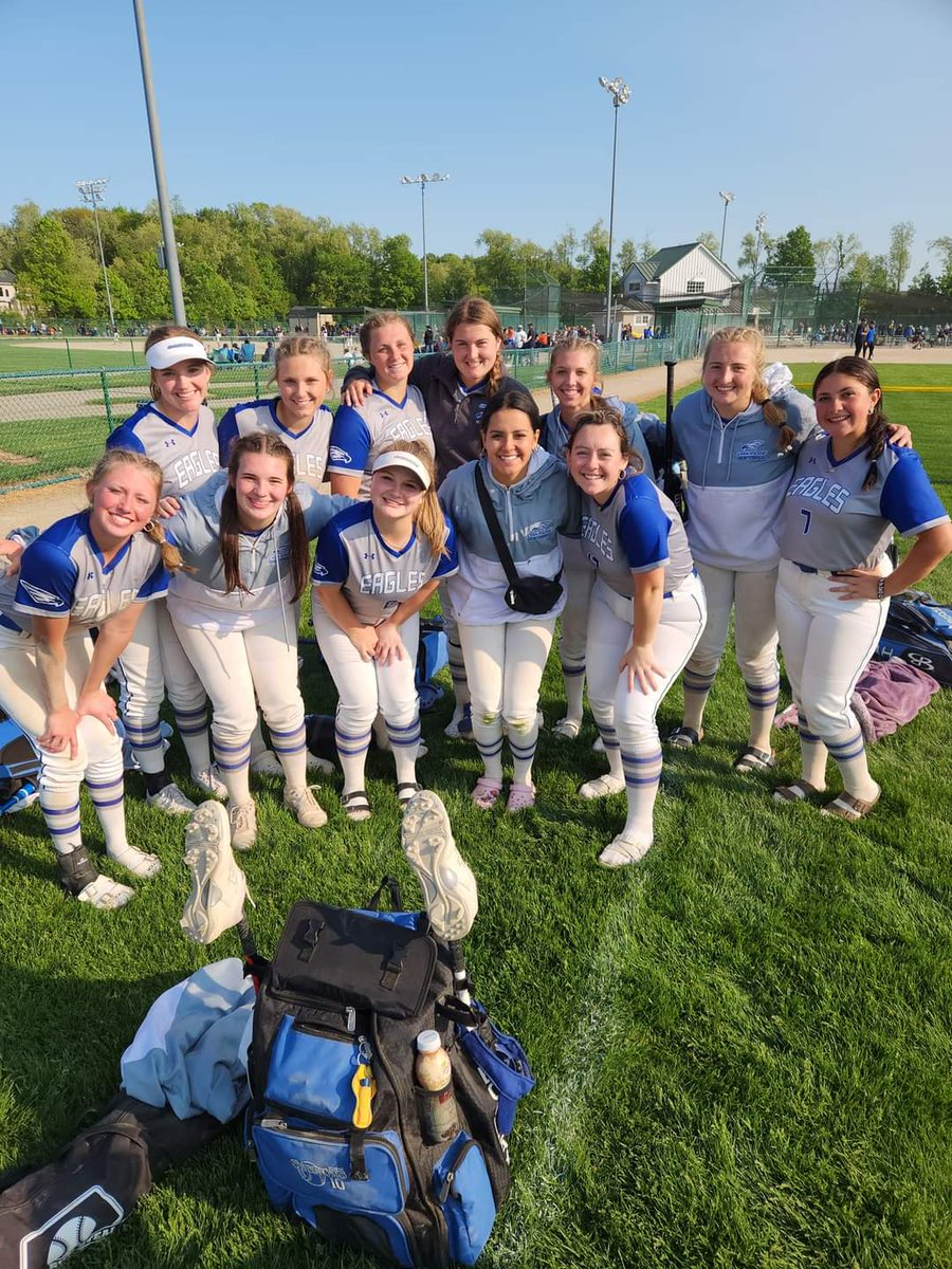 Bumped and bruised after a long day of playing some of the best teams in the state at the Michigan Blue Chip best of High school event. Still all smiles, this team 💙🤍🖤🥎🦅 

 Oakridge  3

Divine Child  4

Oakridge 3

Shepherd 9

Oakridge 0

#1 Gaylord  11

Go Eagles 🥎 🦅
