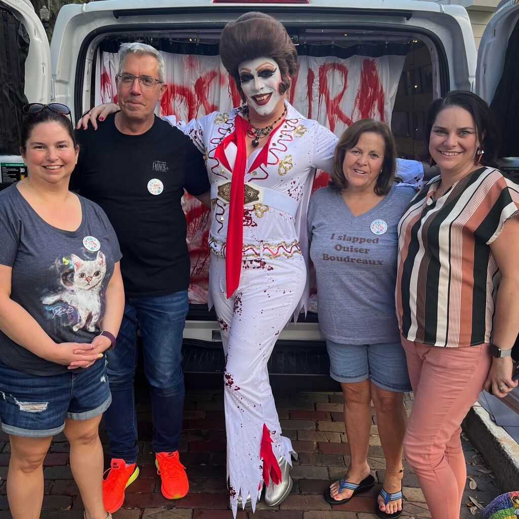 ajpratsfactor's tweet photo. Day 2 of #PeeVirasSCAREavanSingAlong #LoveVamp at #OrlandoFringe. Check out link in bio for tickets. #of32. #ThanksForRidingMe 🎤🎶 💄🦇🧛

Silently Yours,
#PeeVira #TheFringyMimeQueen 
.
.
.
.
.
.
#drag #dragqueen #gay #dragrace #rupaulsdragrace #rpd… https://t.co/hKzyAi66JC https://t.co/nugsoJyssd